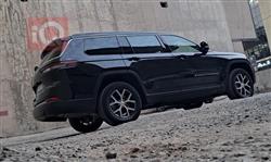 جیپ گراند شیرۆکی